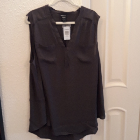 NEW Torrid Dark Grey Vneck Sleeveless Top - Picture 1 of 4